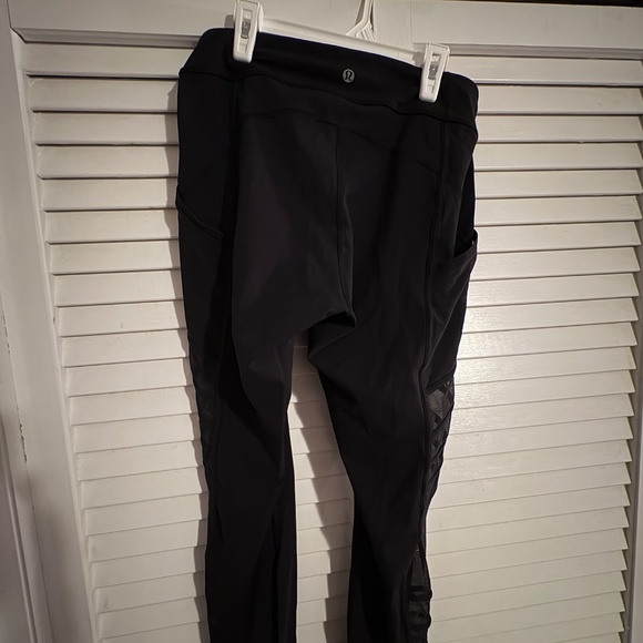 Lululemon size 8 black leggings - Picture 1 of 4
